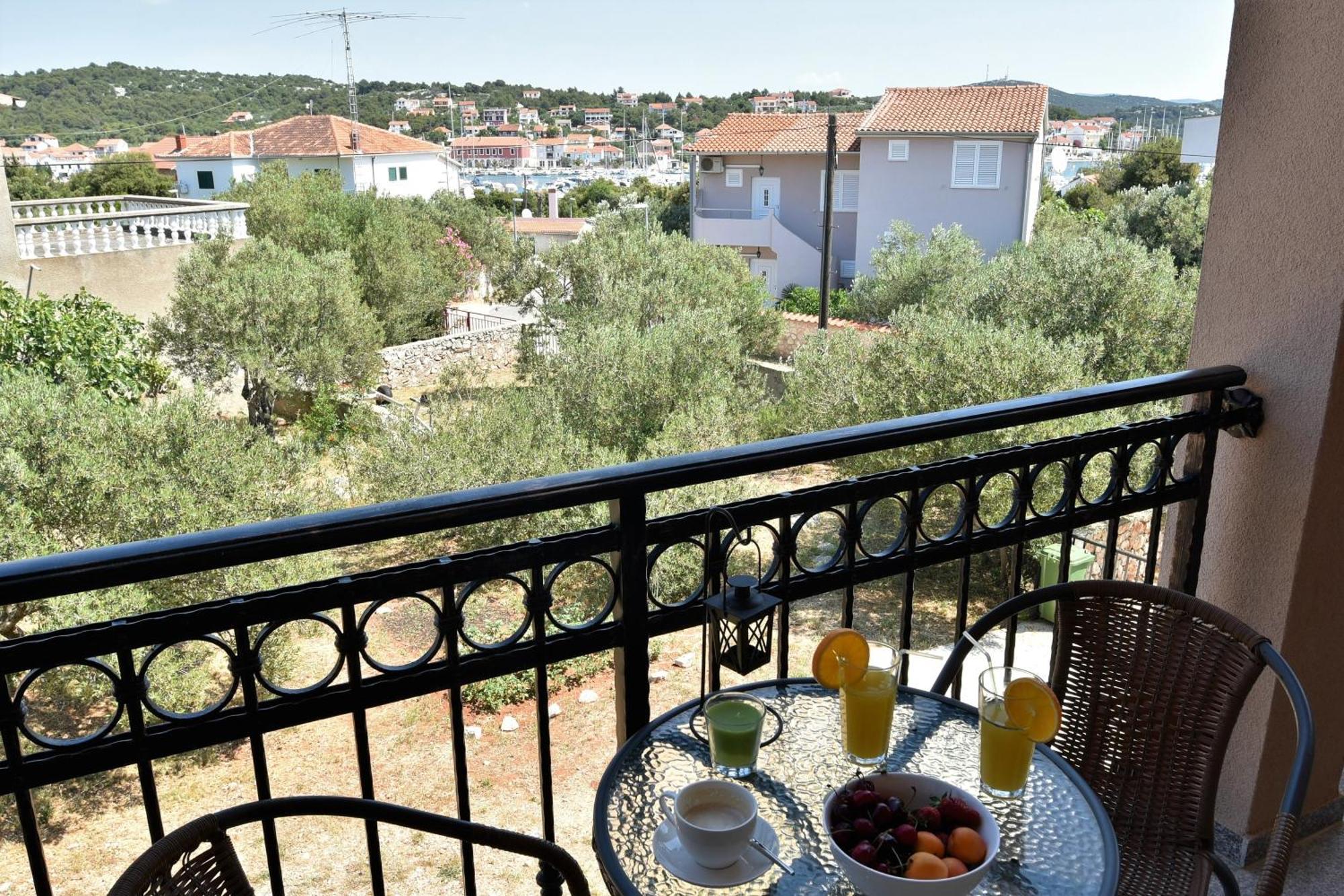 Apartmani Natasa Nino Jezera, Murter Rom bilde