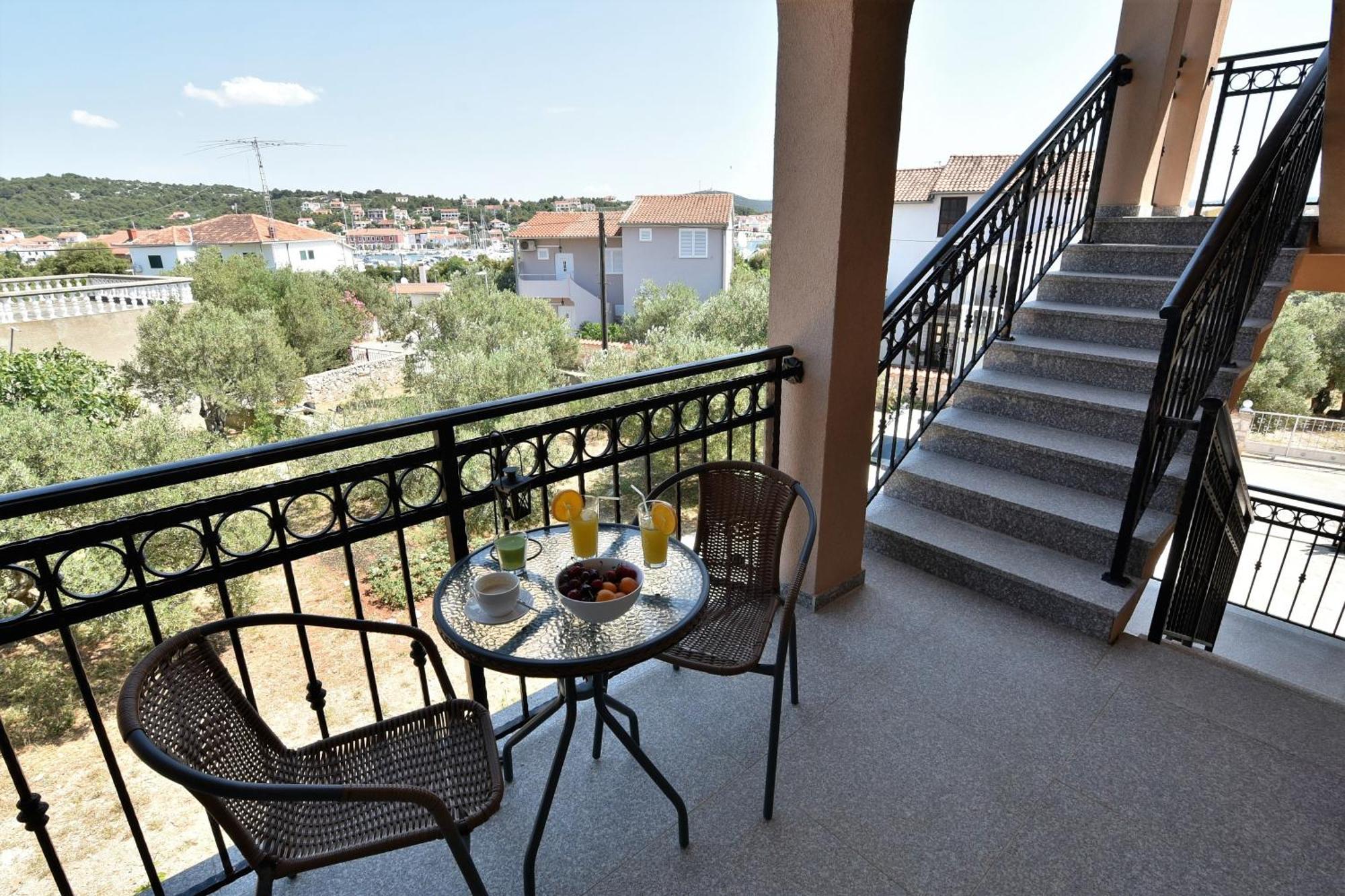 Apartmani Natasa Nino Jezera, Murter Rom bilde